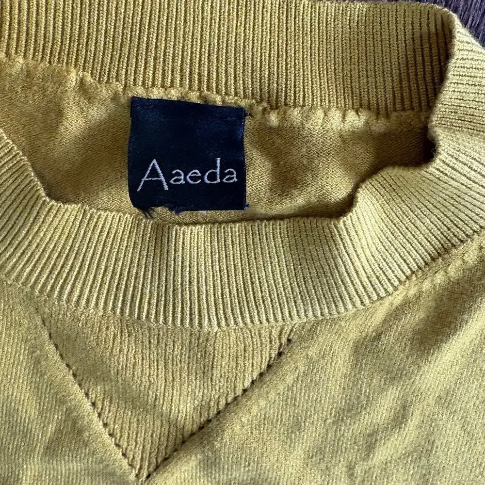 Aaeda Women's Mustard Yellow V-Neck Knit Sweater Pullover Size L/XL